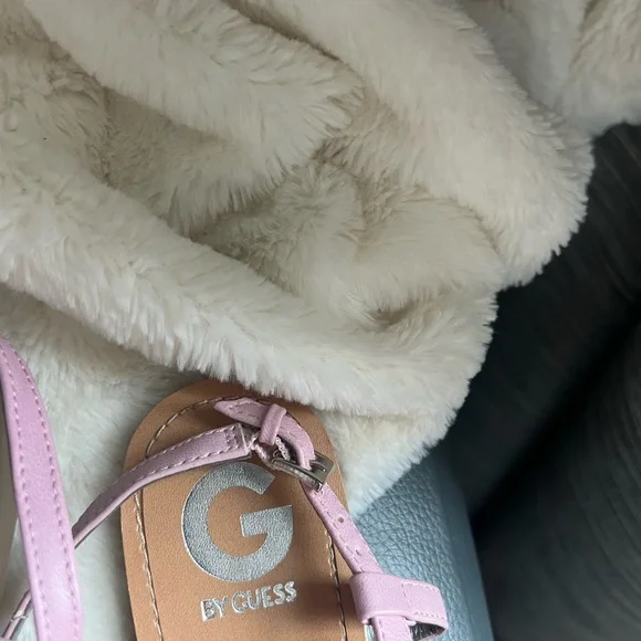 Pink Floral Sandals Guess brand women’s size 8M - Picture 2 of 3